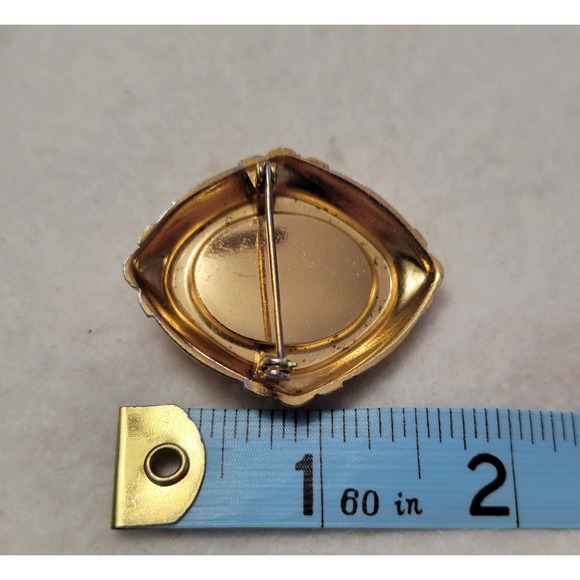 Vintage Victorian Revival Genuine Carved Shell CAMEO Gold Tone Brooch 1.5" - Picture 3 of 3